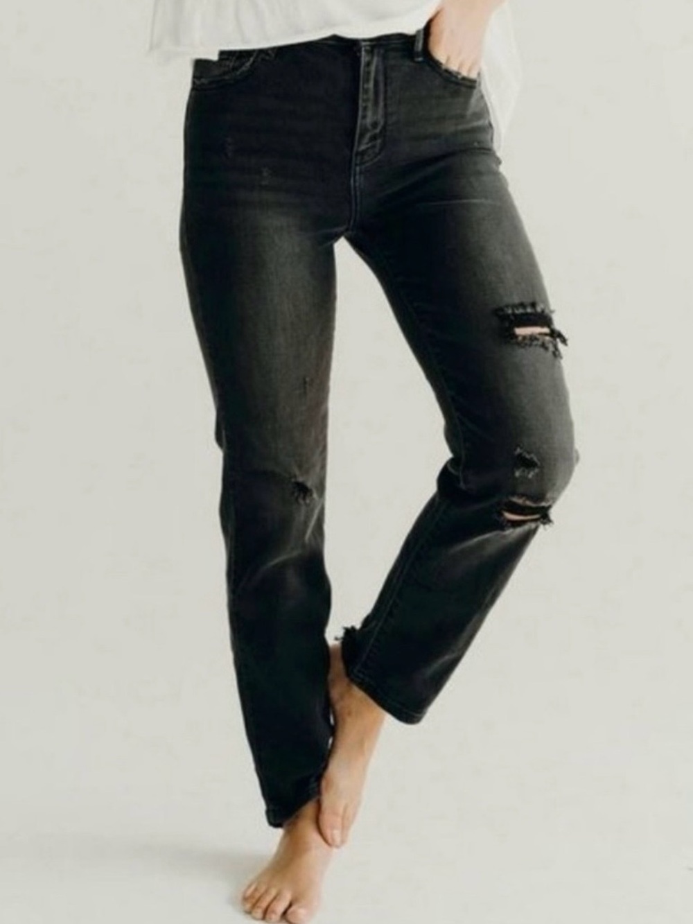Carly Jean Los Angeles Black Distressed Straight‑Leg Jeans Size 9